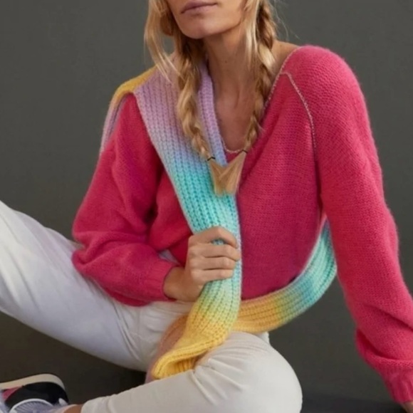 By Anthropologie Hot Pink Sweater With Gold Trim Size Medium - Picture 4 of 9